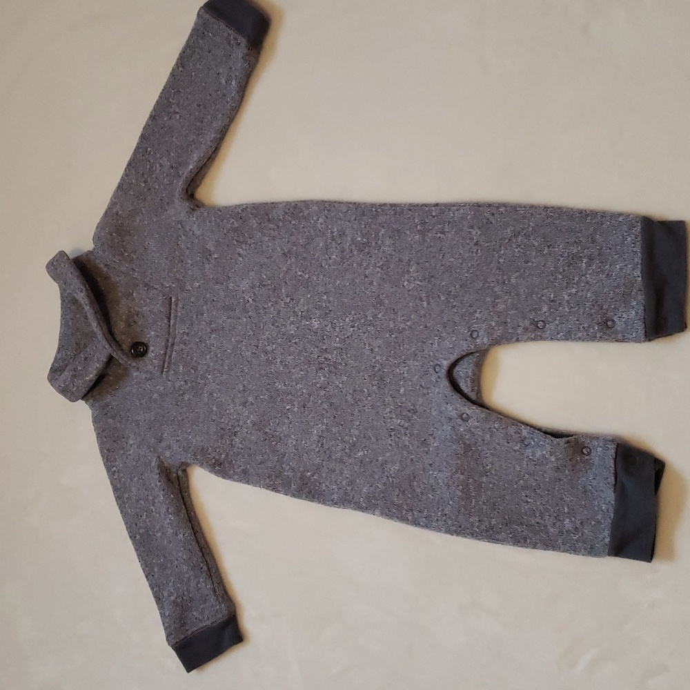 Old Navy Gray Jumpsuit -size 6-12 months